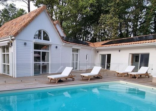 Luxury home in Biscarrosse, Landes