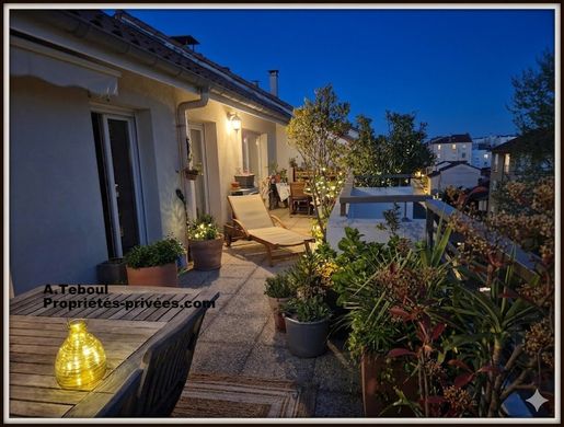 Apartament w Villeurbanne, Rhône
