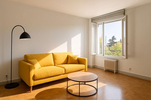 아파트 / Vanves, Hauts-de-Seine