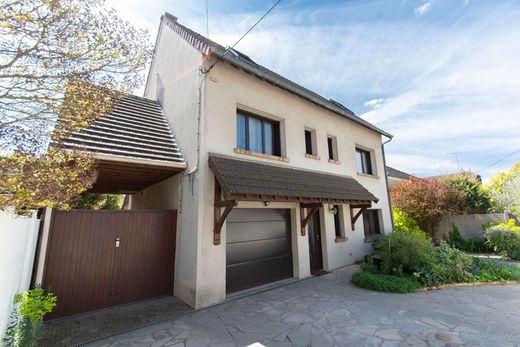 Luxury home in Sainte-Geneviève-des-Bois, Essonne