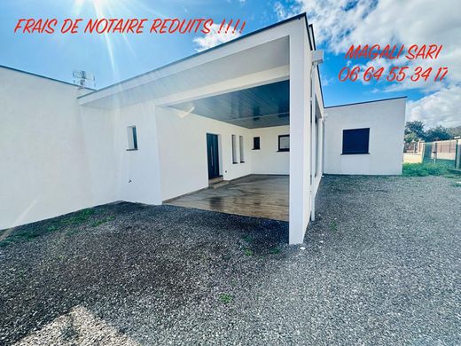 Villa in Saint-Privat-des-Vieux, Gard