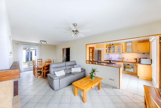 Luxury home in Pontoise, Val d'Oise