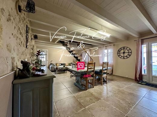 Luxury home in Blanquefort, Gironde