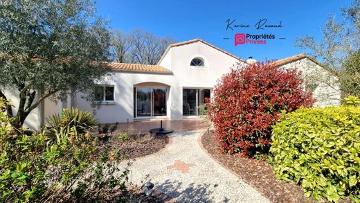 Casa di lusso a Chaillé-sous-les-Ormeaux, Vandea
