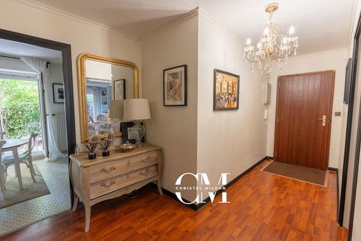 Apartment / Etagenwohnung in Bordeaux, Gironde