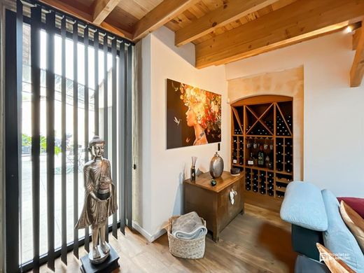 Luxury home in Latresne, Gironde