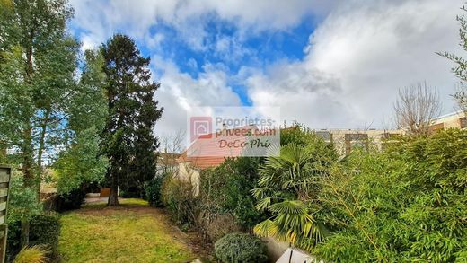 Luxe woning in Le Chesnay, Yvelines