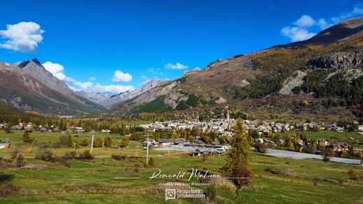 Grond in Le Monêtier-les-Bains, Hautes-Alpes