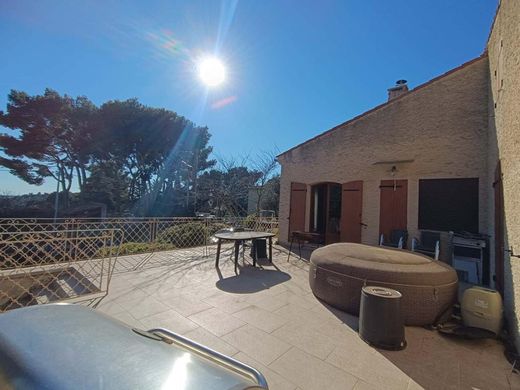 Luxury home in Saint-Mitre-les-Remparts, Bouches-du-Rhône