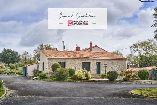 Luxury home in Les Herbiers, Vendée