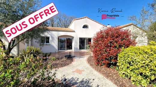 Luxury home in Chaillé-sous-les-Ormeaux, Vendée
