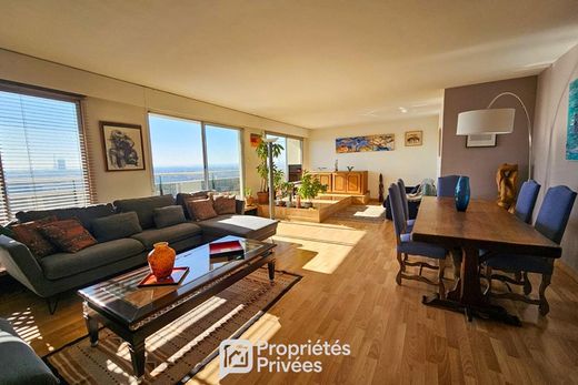 Apartment in Courbevoie, Hauts-de-Seine