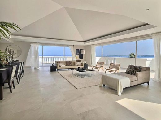 Apartment / Etagenwohnung in Cannes, Alpes-Maritimes