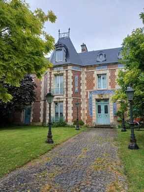 Château à Saint-Just-en-Chaussée, Oise