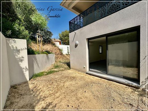 Apartment / Etagenwohnung in Six-Fours-les-Plages, Var