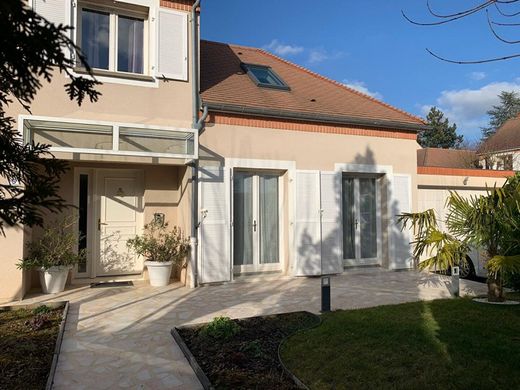 Casa de lujo en Bussy-Saint-Georges, Sena y Marne