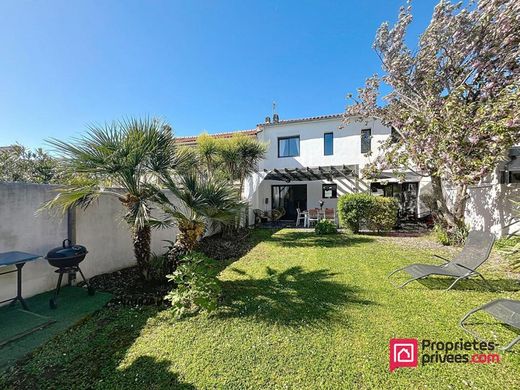 Luxury home in Angoulins, Charente-Maritime