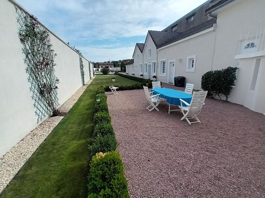 Casa di lusso a Varennes-sur-Allier, Allier