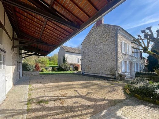 Casa di lusso a Oinville-sur-Montcient, Yvelines