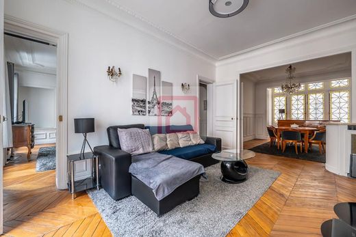 Apartment in Champs-Elysées, Madeleine, Triangle d’or, Paris