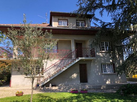 Luxe woning in Jonage, Rhône