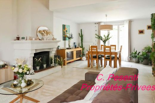 Luxury home in Saint-Thibault-des-Vignes, Seine-et-Marne