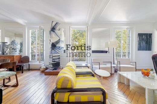 Apartment in Canal Saint Martin, Château d’Eau, Porte Saint-Denis, Paris