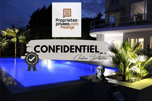 Villa in Saint-Cyr-au-Mont-d'Or, Rhône