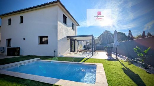 Lüks ev Fayence, Var