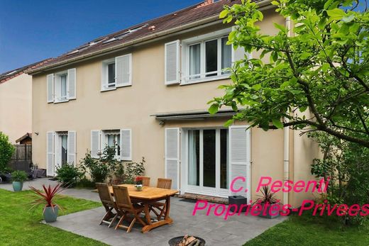 Luxus-Haus in Saint-Thibault-des-Vignes, Seine-et-Marne