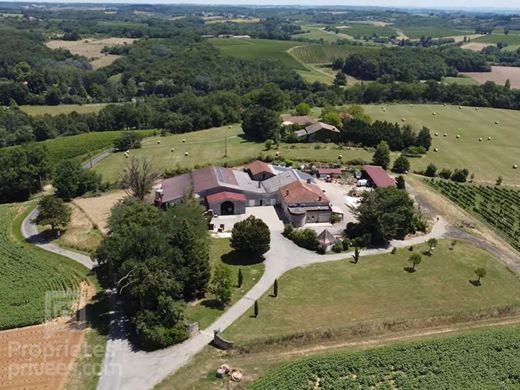 Castle in Fossès-et-Baleyssac, Gironde