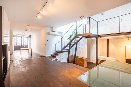 شقة سقيفة ﻓﻲ Clichy, Hauts-de-Seine