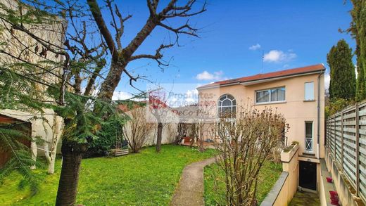 Luxury home in Chaville, Hauts-de-Seine