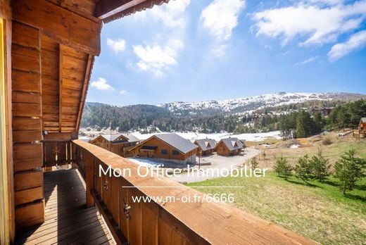 Chalet in La Joue du Loup, Hautes-Alpes
