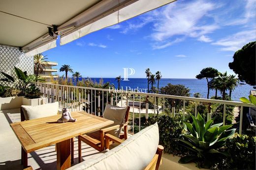 Apartment / Etagenwohnung in Cannes, Alpes-Maritimes