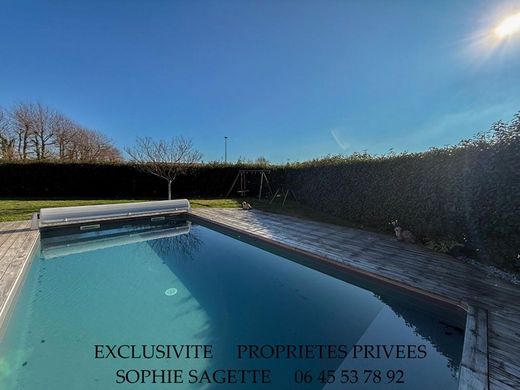 Luxury home in Belin-Béliet, Gironde