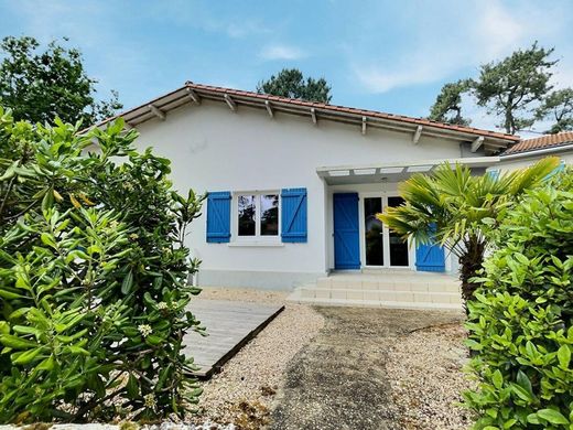 Luxury home in Ronce-les-Bains, Charente-Maritime