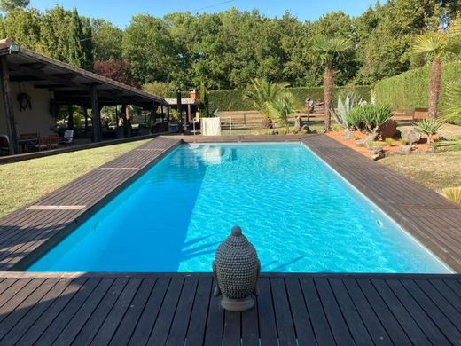 Maison de luxe à Sainte-Eulalie, Gironde