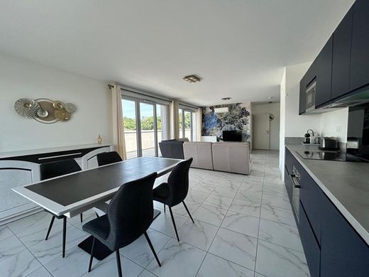 Apartment in Cenon, Gironde