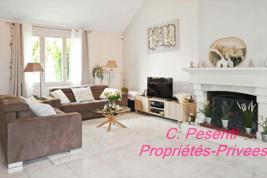 Luxury home in Saint-Thibault-des-Vignes, Seine-et-Marne