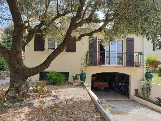 Ceret, Pyrénées-Orientalesの高級住宅