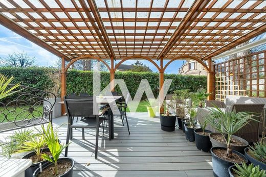 Βίλα σε Saint-Prix, Val d'Oise