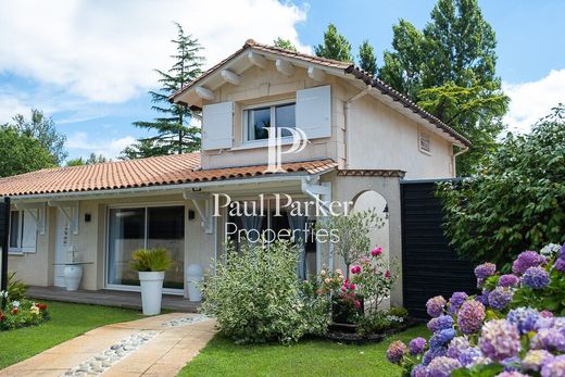 Luxury home in Mérignac, Gironde
