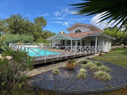 Luxury home in Biscarrosse, Landes
