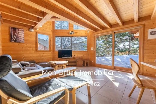 Chalet in Saint-Chaffrey, Hautes-Alpes
