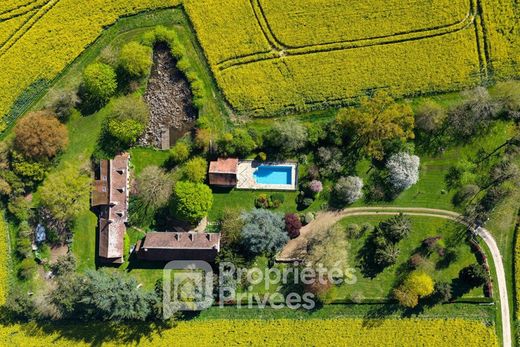 Luxury home in Saint-Denis-les-Ponts, Eure-et-Loir