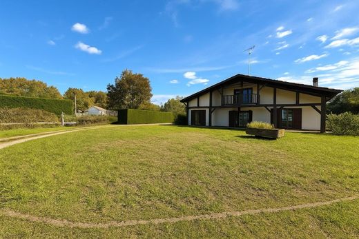 Luxury home in Salles, Gironde
