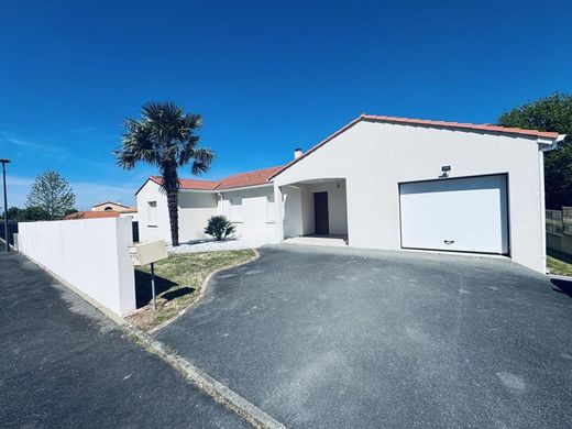 Luxury home in Mortagne-sur-Sèvre, Vendée