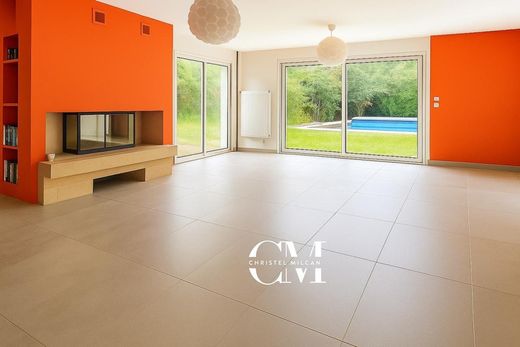 Luxury home in Mérignac, Gironde