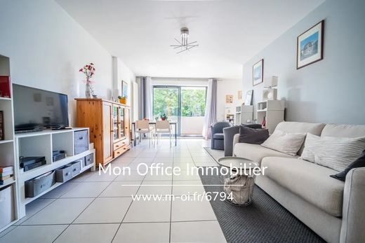 Apartment / Etagenwohnung in Annecy, Haute-Savoie
